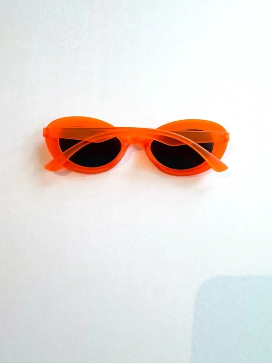 Retro Orange Oval Sunglasses – Statement Frame - Picture 4 of 4